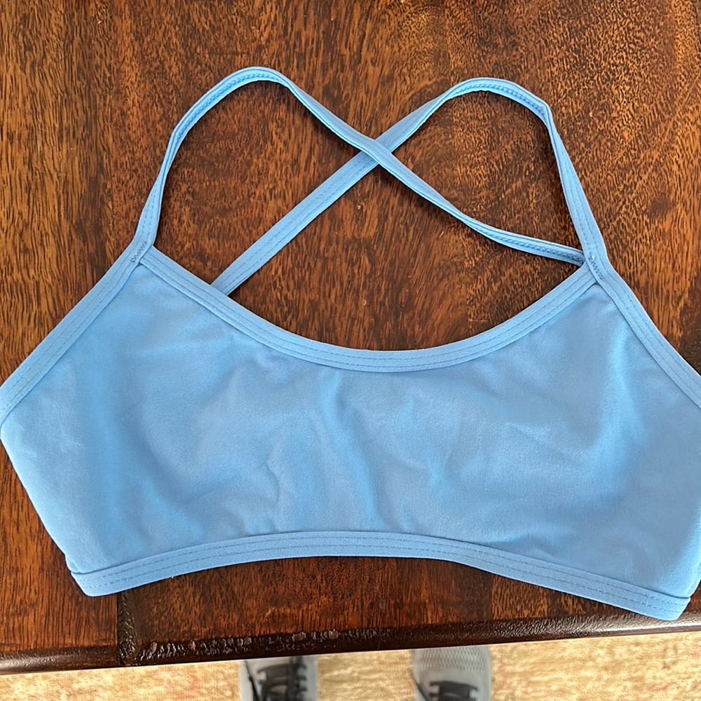 Jolyn Xavier top size med.. in great shape not sure if ur was ever worn